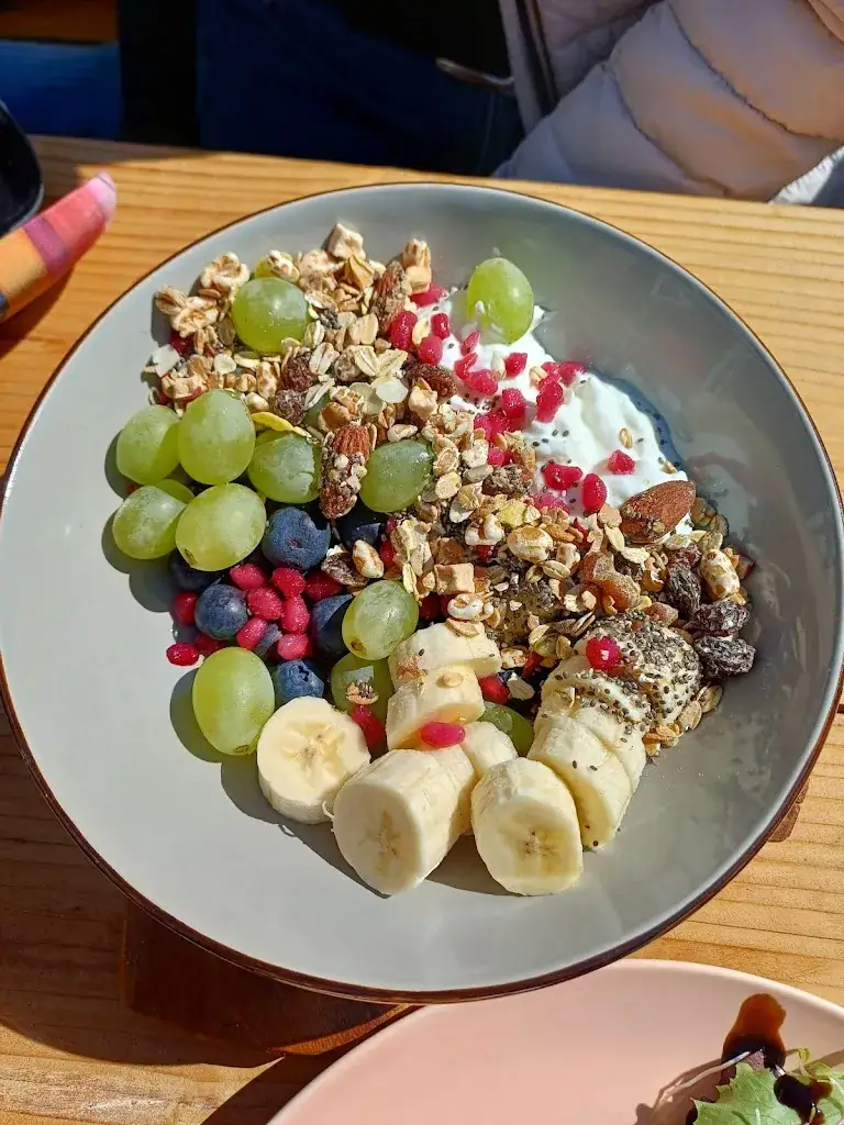 Jürgen Bleser_Vrolijk aan de Vliet_Maassluis_review