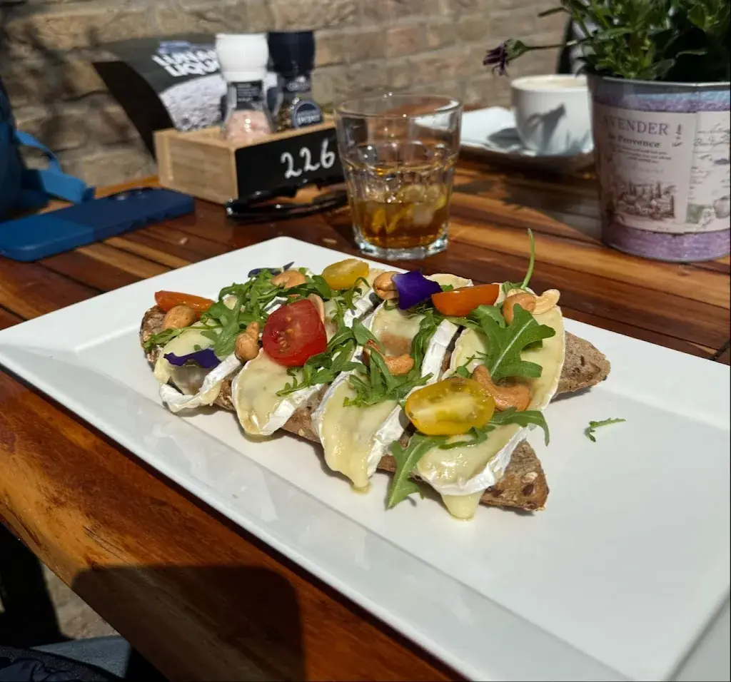 Peach Phimphisa_No9 Middelharnis_Middelharnis_Bewertung