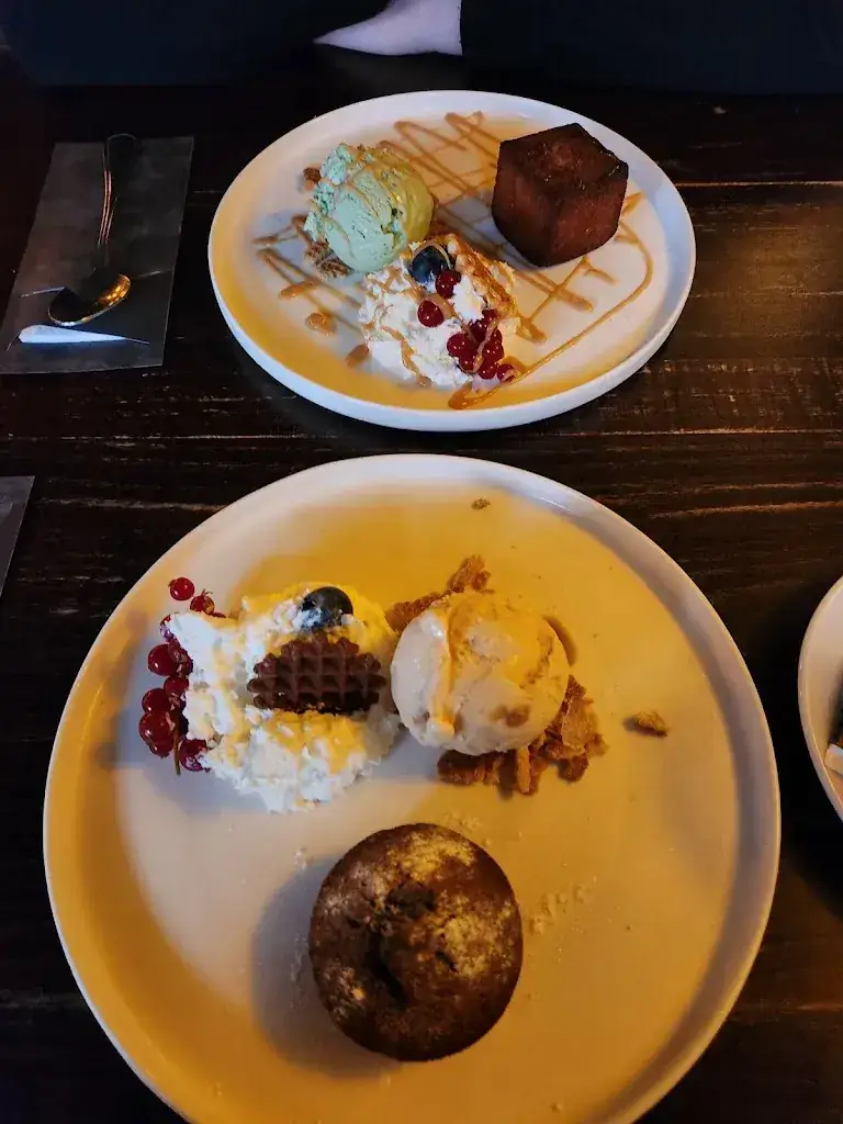 Arenda DG_Quartier Latin_Middelharnis_review