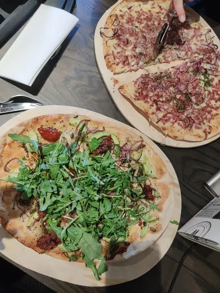 Chloé Duquesnoy_Werelds In-Side_Middelharnis_review