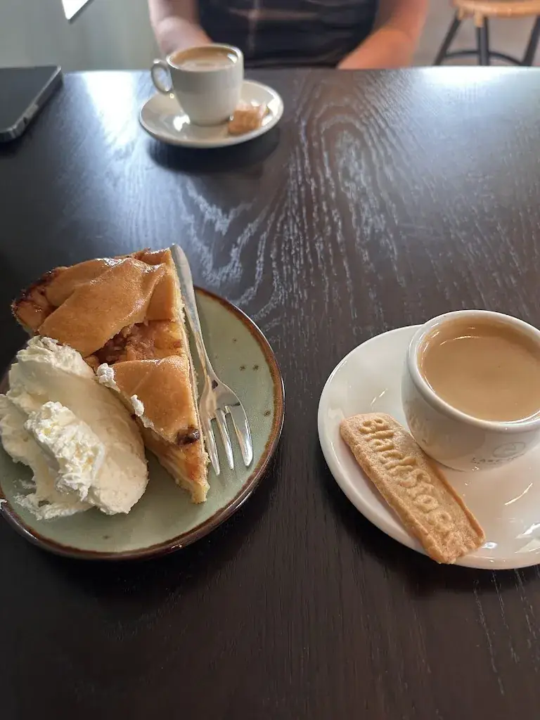 Papu Kaja_The Lake Inn - Bootverhuur -Bed en Breakfast_Nieuwkoop_reseña