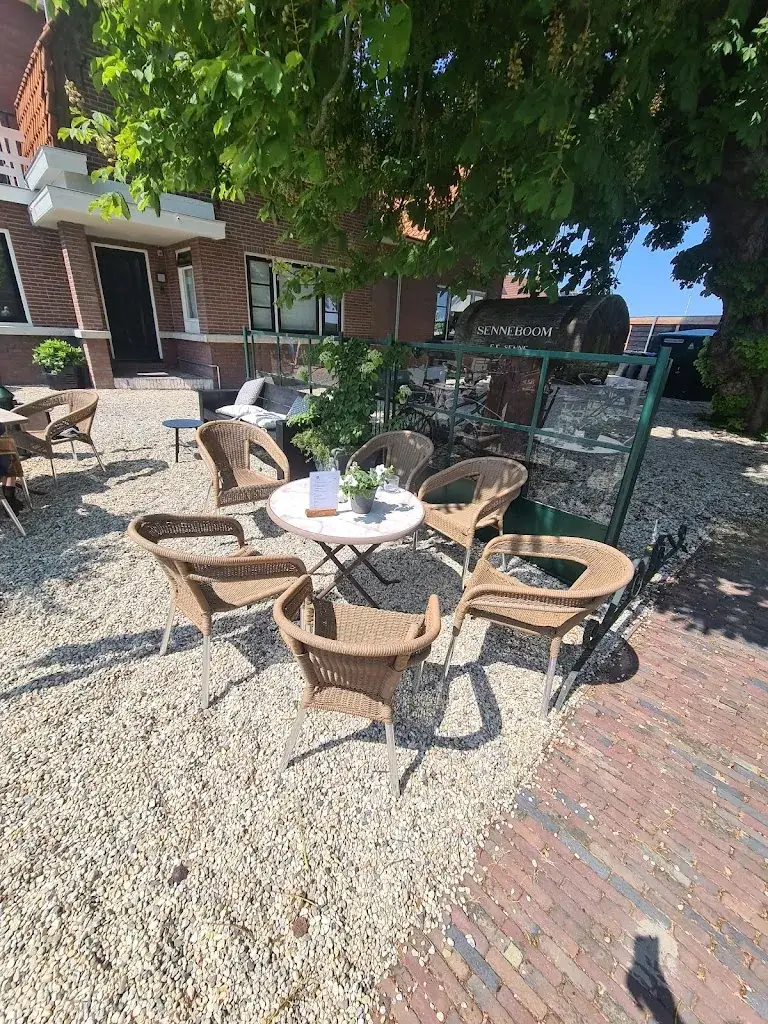 The Lake Inn - Bootverhuur -Bed en Breakfast restaurant in Nieuwkoop