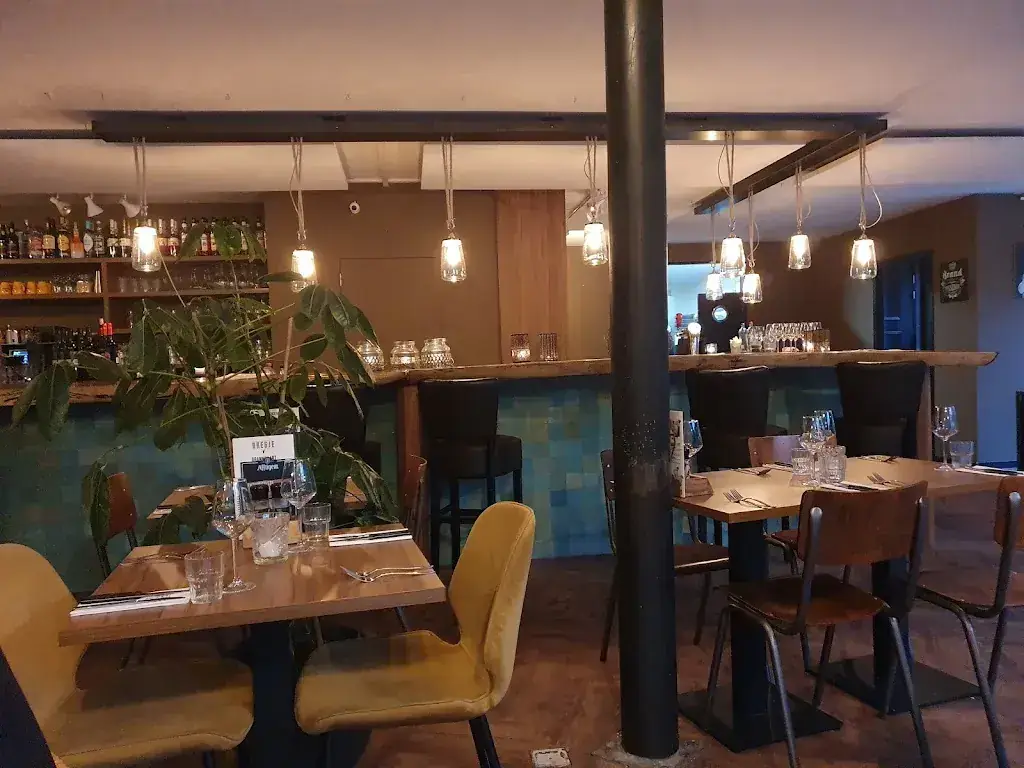 Antonie Schouteren_Bregje Oegstgeest_Oegstgeest_review