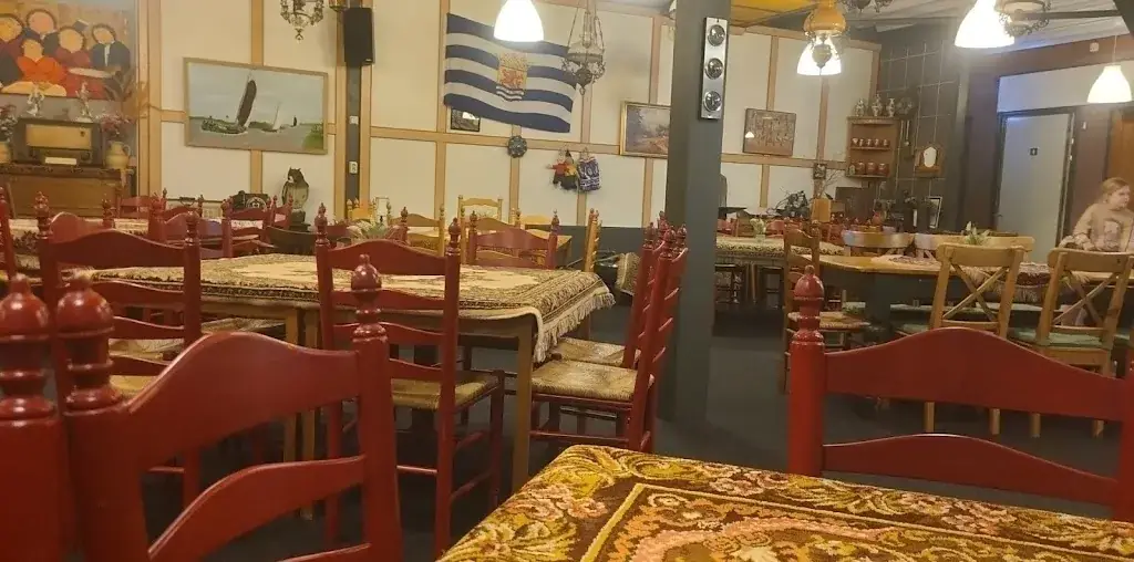 Bartłomiej Chłód_Café Oranjestein_Oranje_recensione