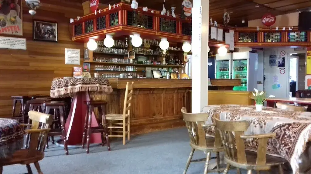 iwan_Café Oranjestein_Oranje_recensione