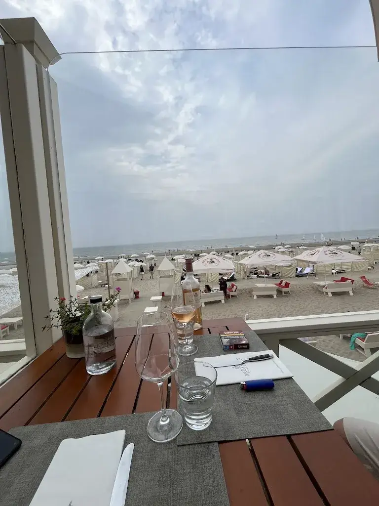 Breakers Beach House_Noordwijk_slider_image_3