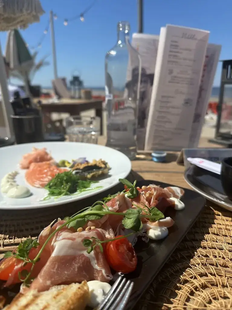 Olubunmi Okolosi_Bries Noordwijk_Noordwijk_review