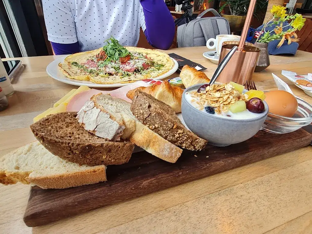 Jay Yu_Langs Berg en Dal_Noordwijk_recensione