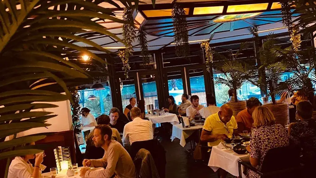 Klein Java Specialiteiten restaurant restaurante en Sneek