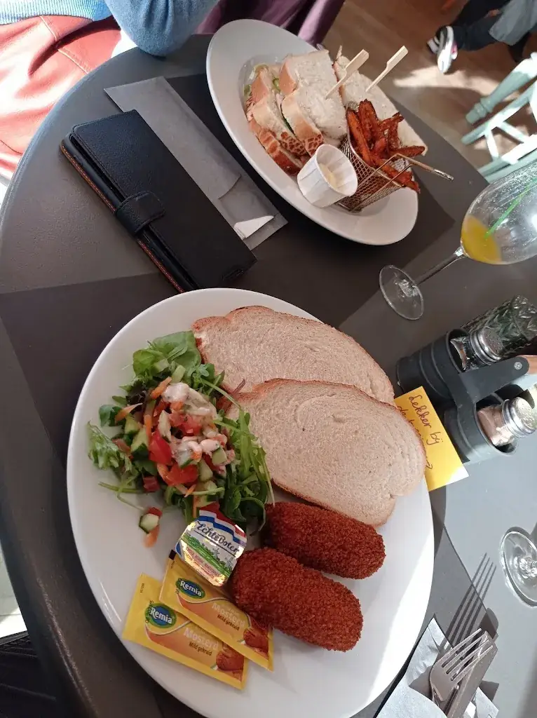 Fam. Abrahamse-Moerman_lunchr. De H.h. van Ouderkerk_IJssel_review