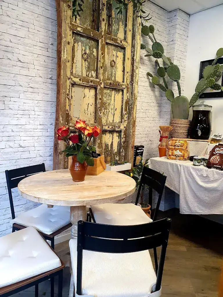 MonaLisa Delicatessen restaurant in Voorschoten