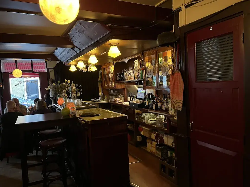 Anton de Zeeuw_In den berkebrom_Rotterdam_reseña