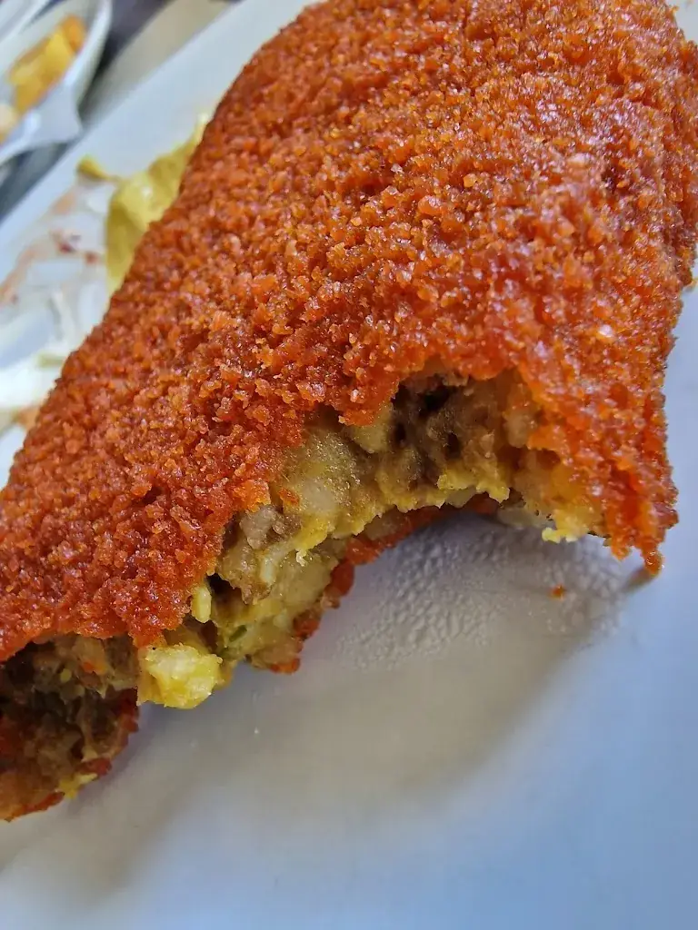 eugenia mena_Verhage Overschie_Rotterdam_review