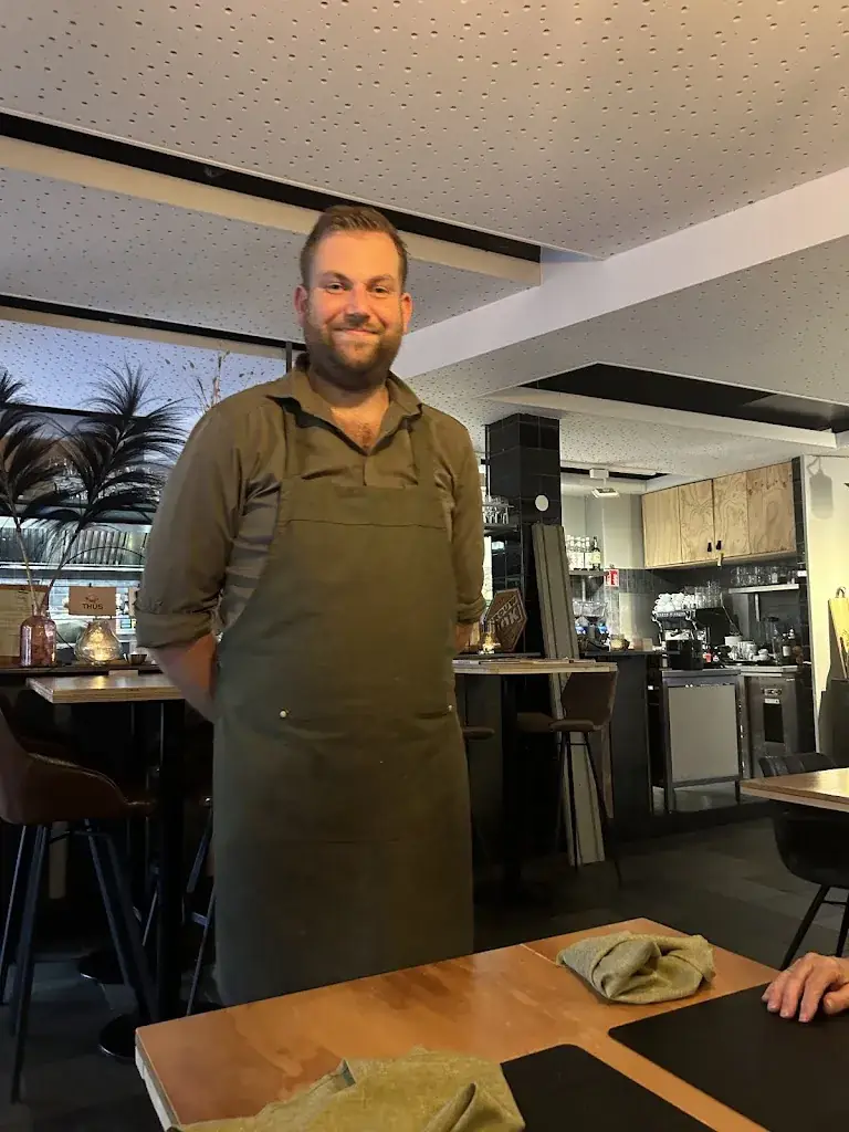 Mary Macioce_Thús_Drachten_review