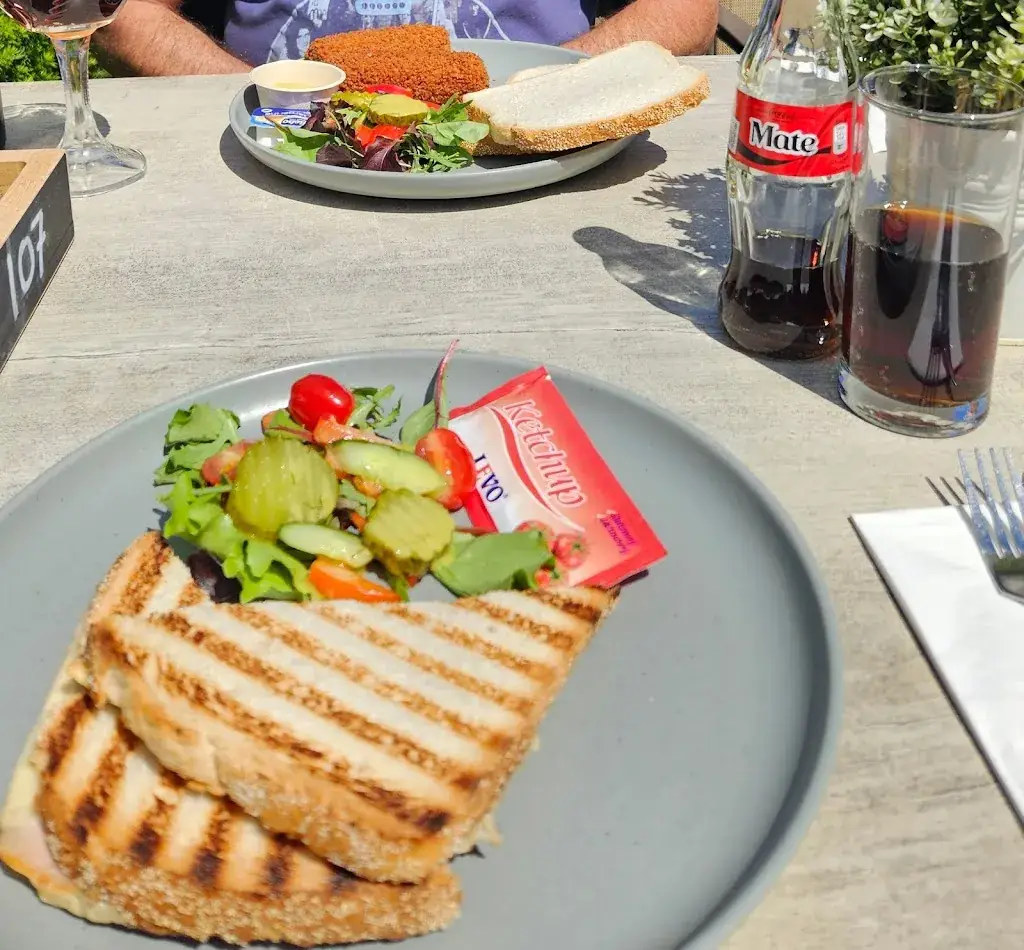 Anita Van Schie_Brasserie Rhoonse polder_Rhoon_review