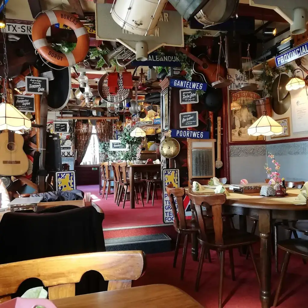 Eethuis 't Centrum restaurant in Schelluinen