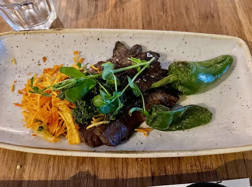 Metin Saylan_Bar & Restaurant Suzie Q_Haag_review