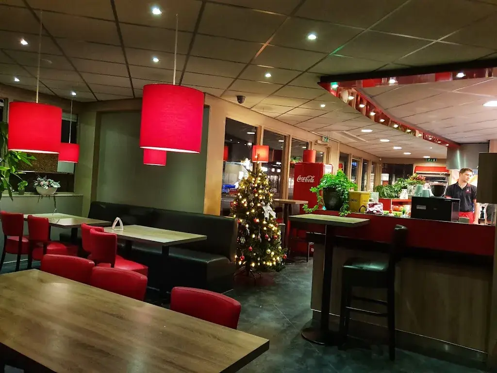 Mister Hu_Emmen_slider_image_3