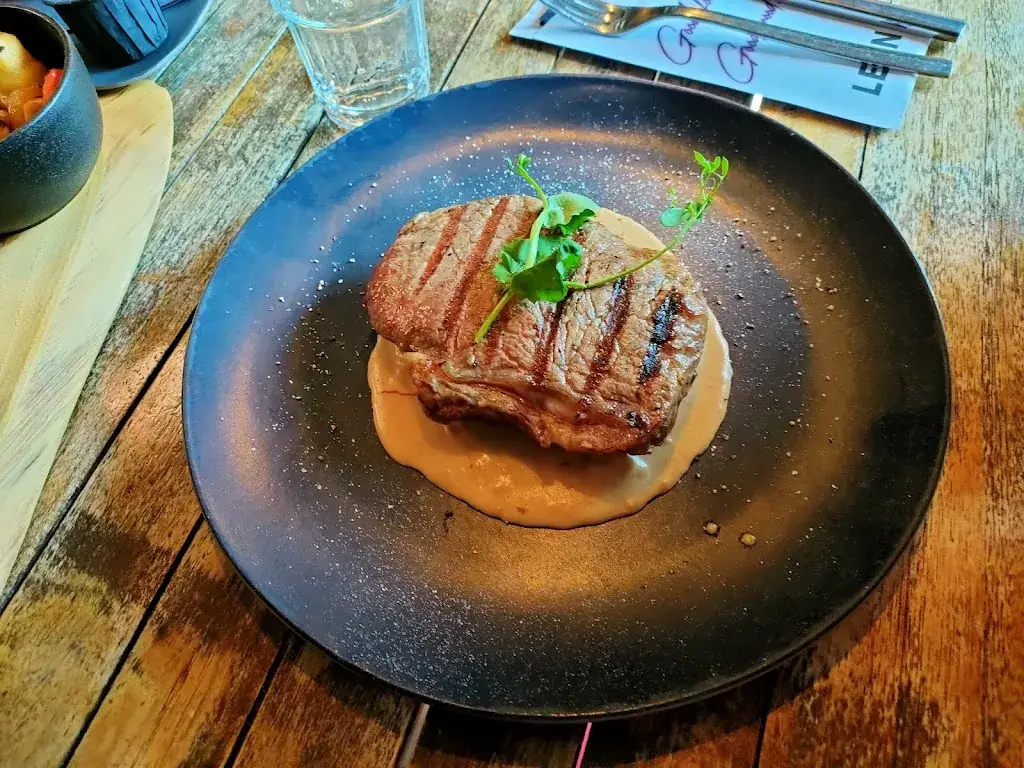 Menu_LEEN Restaurant & Club_Rozenburg_image_6