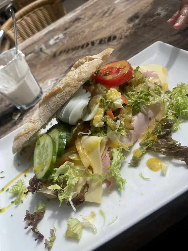 R De Jong_Tante Sjaar_Rotterdam_review