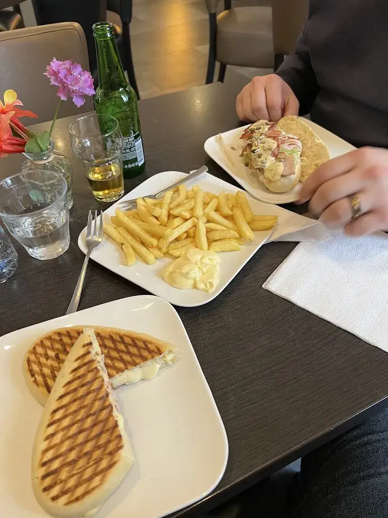 Abbie Bergested_Brasserie Zuidplein_Rotterdam_review