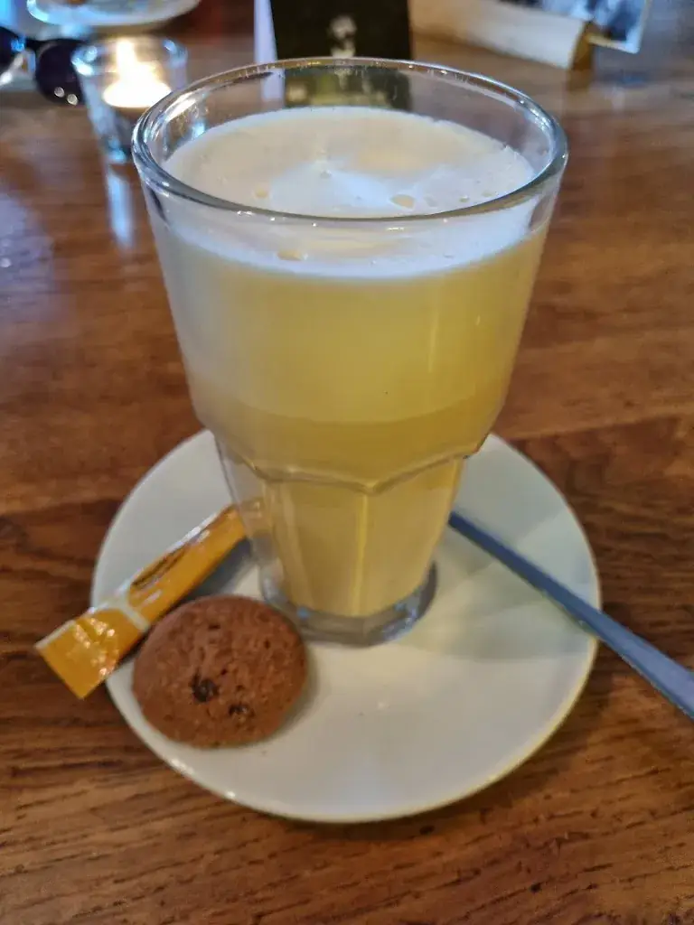 Krishanu DE_Café Restaurant De Voogd_Sassenheim_recensione