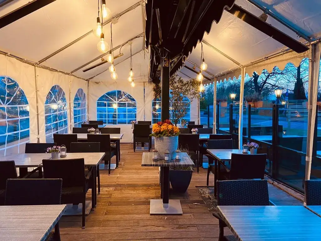 't Middelpunt restaurant in Schipluiden