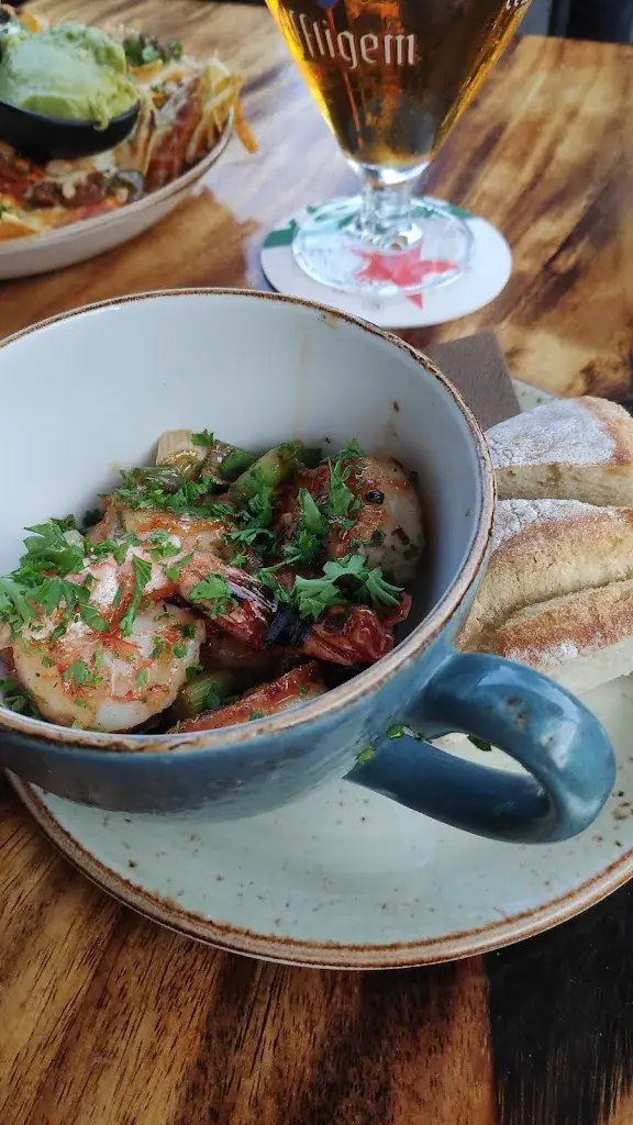 Danilo Teodoro_Abrazo Hillegersberg_Rotterdam_review