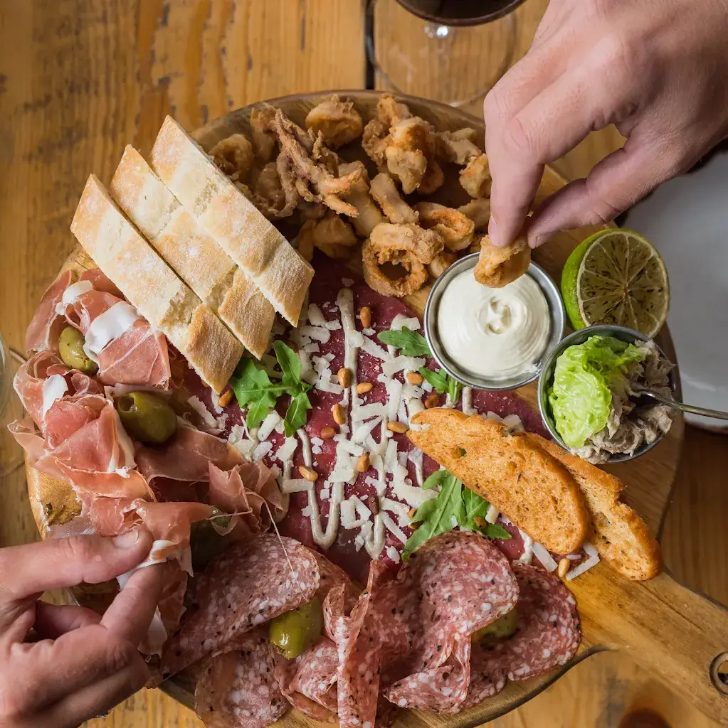 Bistro Catch-up Goudenregenplein_Haag_slider_image_3