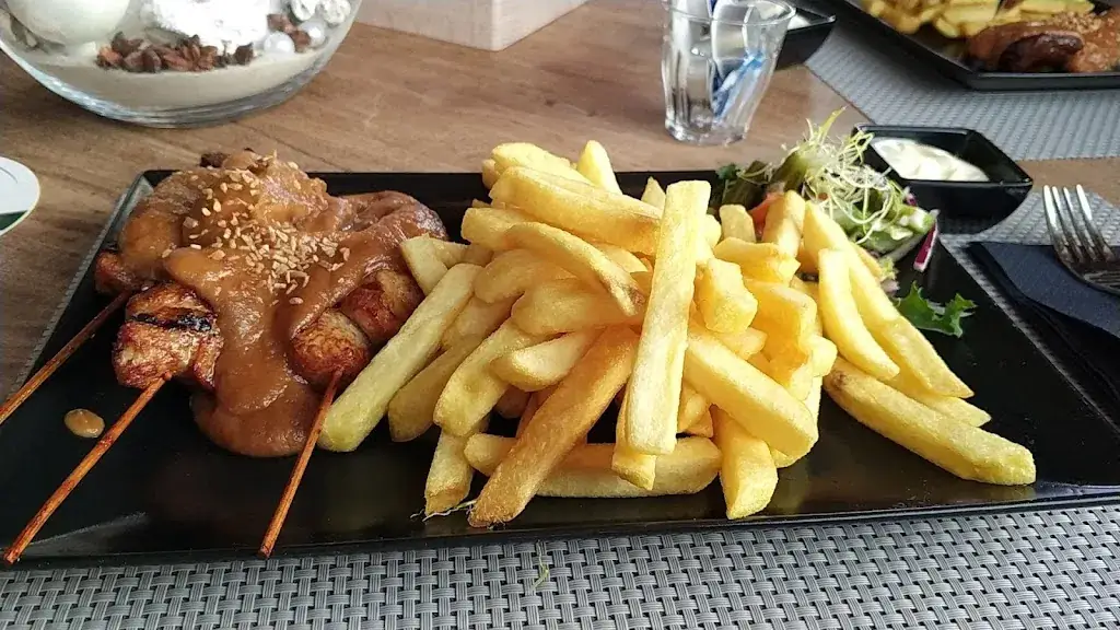 Het Plein_Strijen_slider_image_3