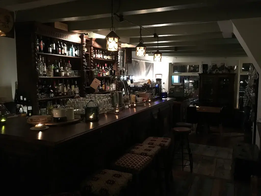 OnS Proeflokaal restaurant in Strijen