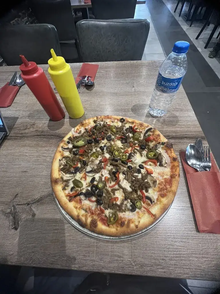Tolga Arslan_Bolu patisserie pizzeria_Haag_review