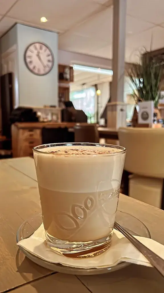 Giovanna Prata_Lunchroom 