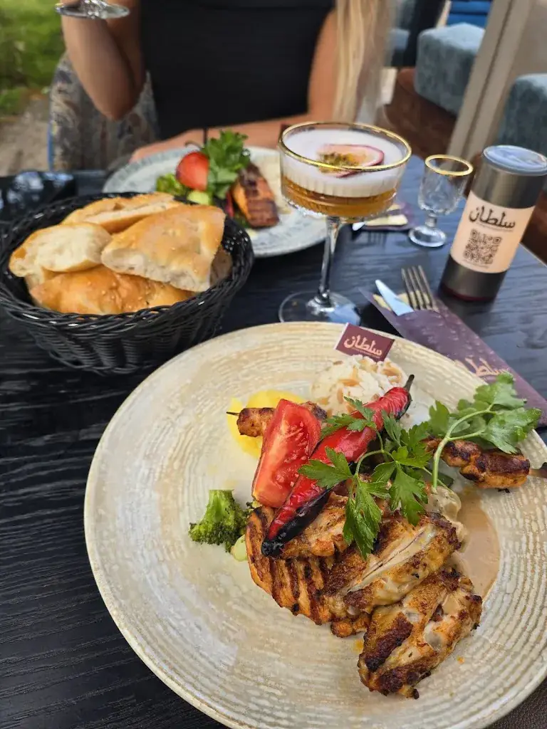 Tannya E Elizabeth_Lounge Restaurant Sultan_Rotterdam_review