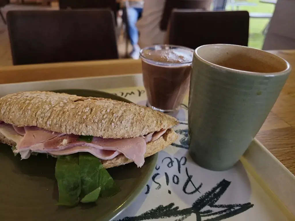 John Rikard Vikan_La Place_Zoeterwoude_review