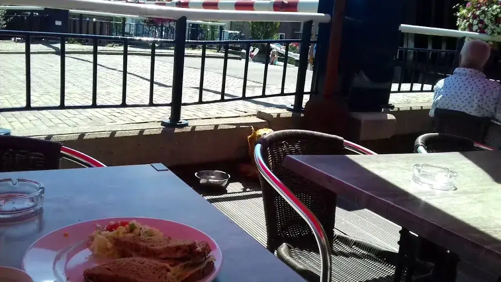 Eetcafé Dikke Tut_Delfstrahuizen_slider_image_2