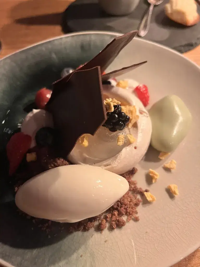 Anush Mardumyan_Bij Teus-Restaurant_Houten_reseña