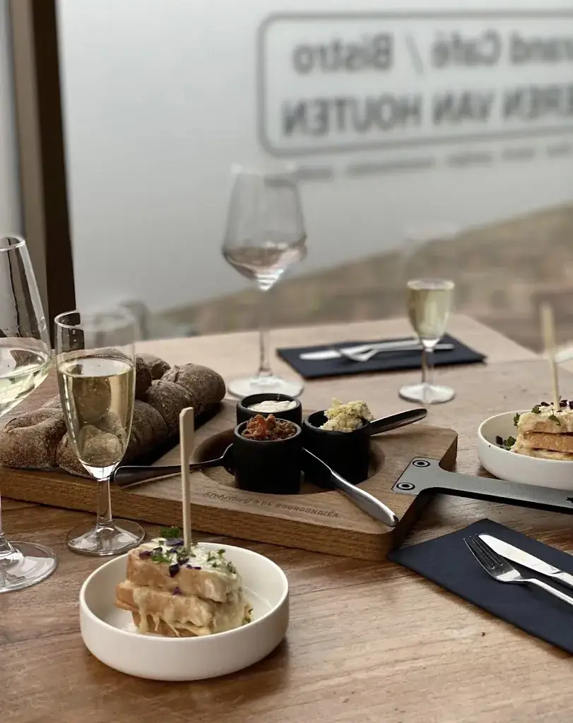 Grand Café / Bistro Heren van Houten_Houten_slider_image_2