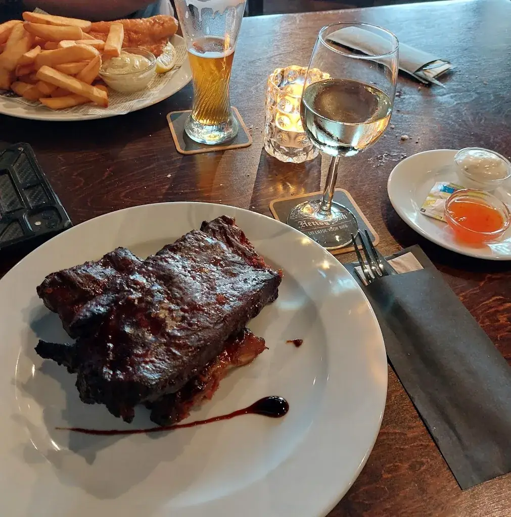 Merel_Fryske Pub_Echtenerbrug_reseña