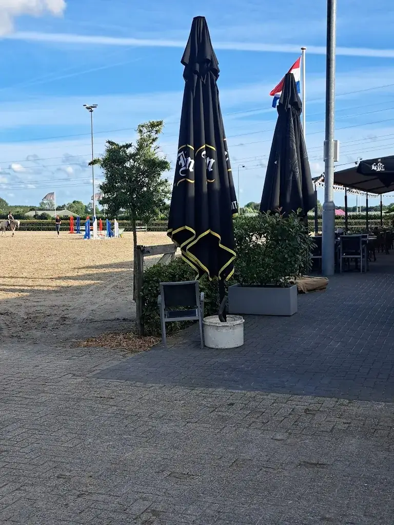 Monique Rotink_Grand Cafe Tante Fie_Houten_reseña