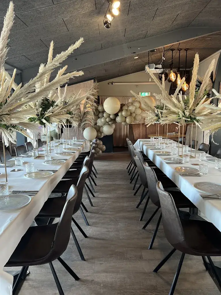 Grand Cafe Tante Fie_Houten_slider_image_1