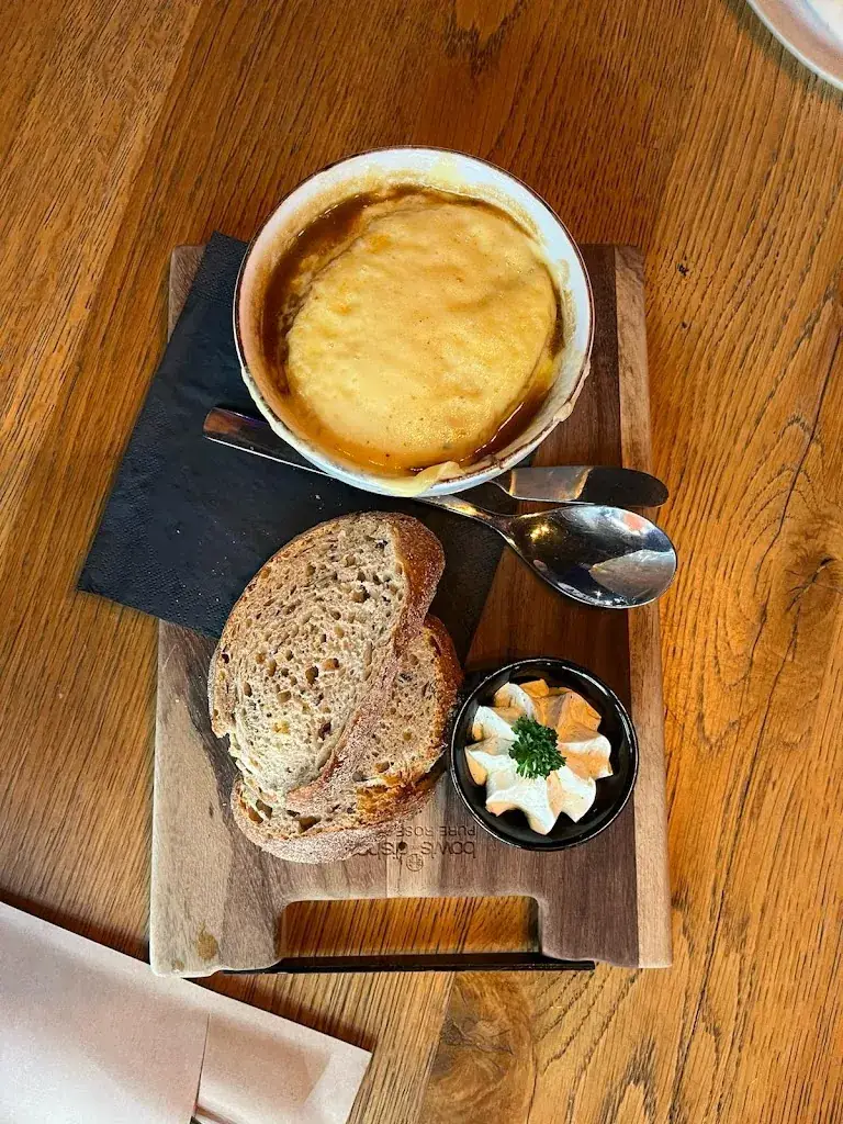 Grand Cafe Tante Fie_Houten_slider_image_3