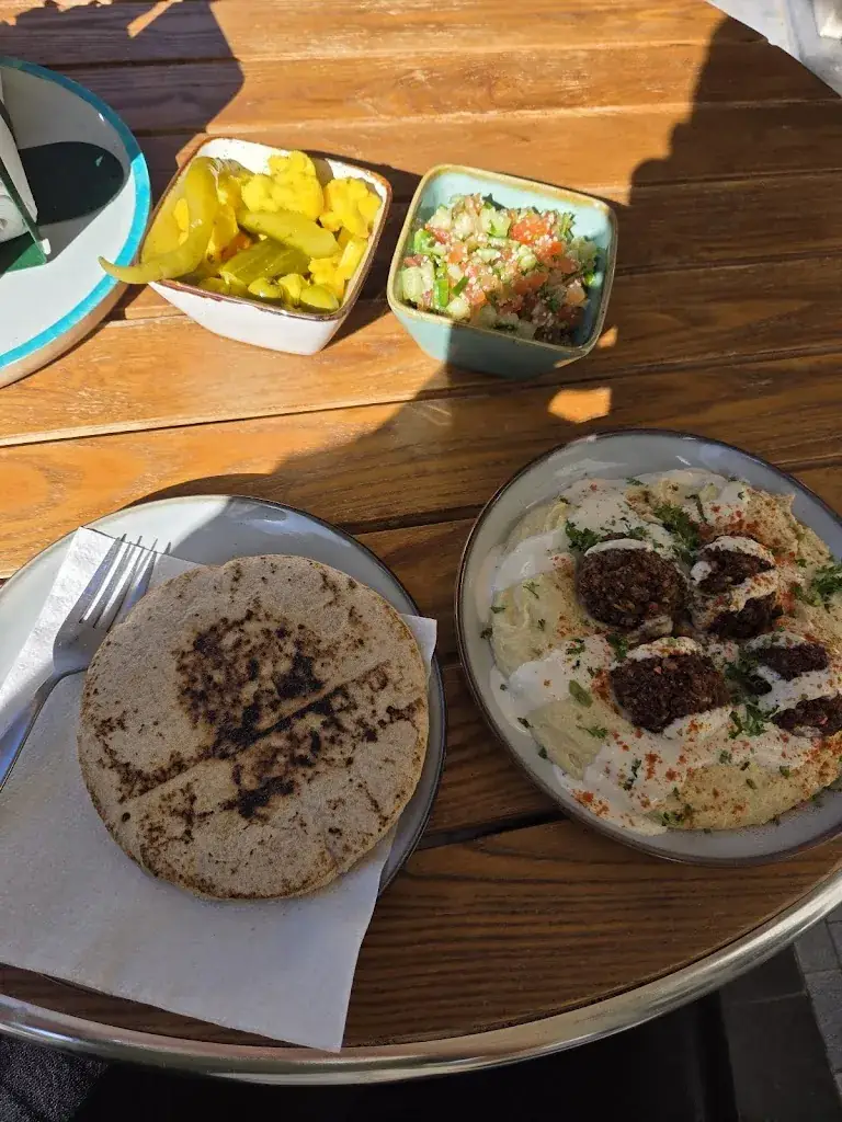 Taj Pereira_SHOUQ Zeist - Hummus, falafel & mezze (ook catering)_Zeist_review