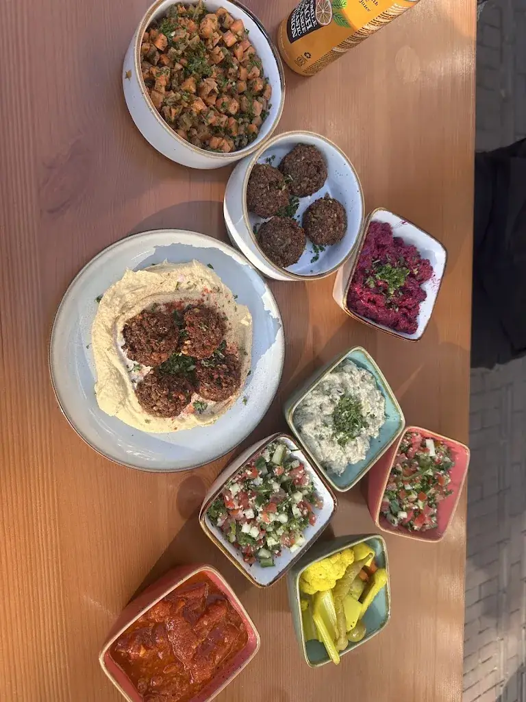 SHOUQ Zeist - Hummus, falafel & mezze (ook catering)_Zeist_slider_image_2
