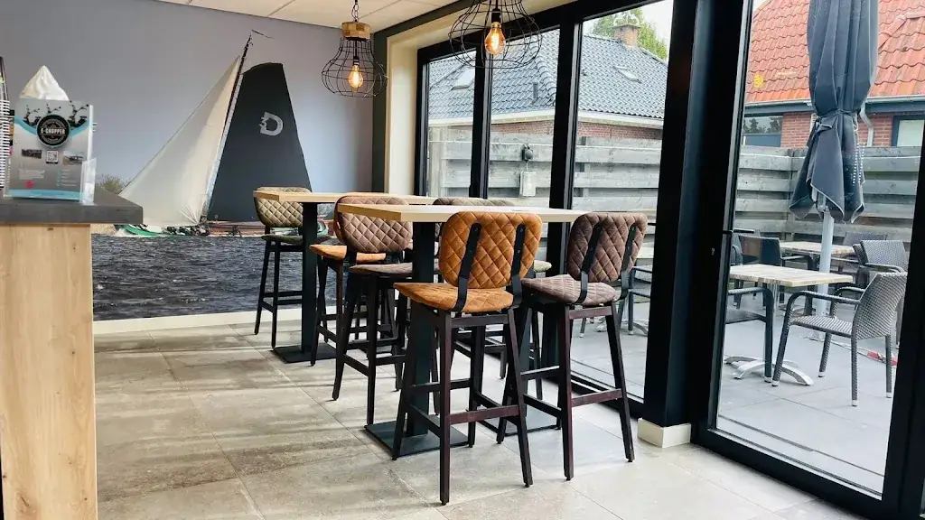 Smuldorado 'de Brêge' restaurante en Delfstrahuizen