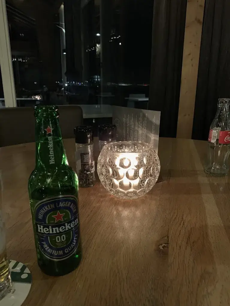 ramin homai_De kooi_Bunschoten-Spakenburg_review