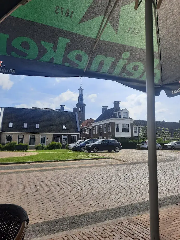 Lady Ann Amavi_Café 