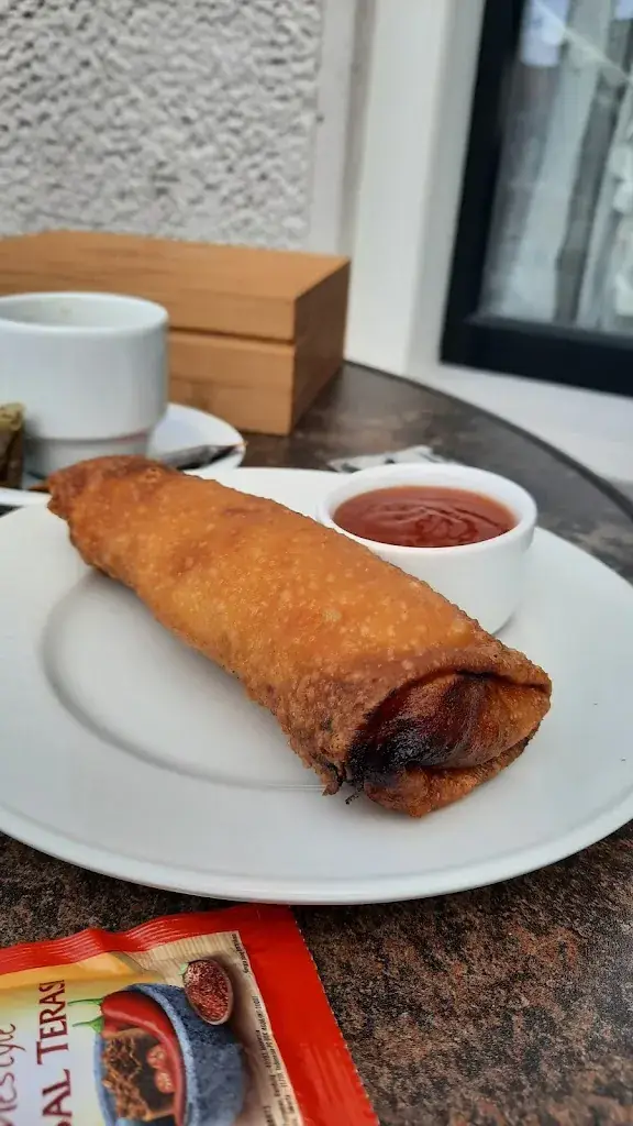 KMD Widya Ningrum_Café 