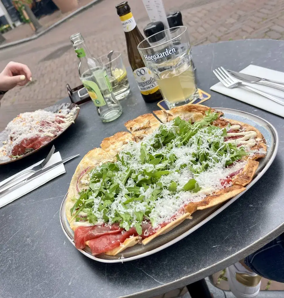 Mara Straßen_Grand Café Sterijn_Amersfoort_avis