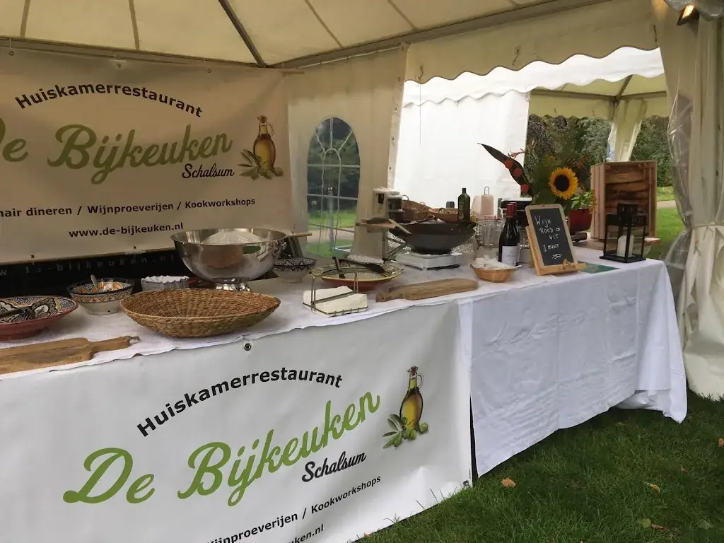 Huiskamerrestaurant "De Bijkeuken" restaurant in Schalsum